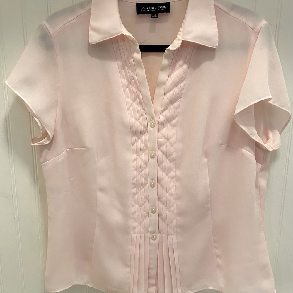 Jones New York Dusty pink button up blouse